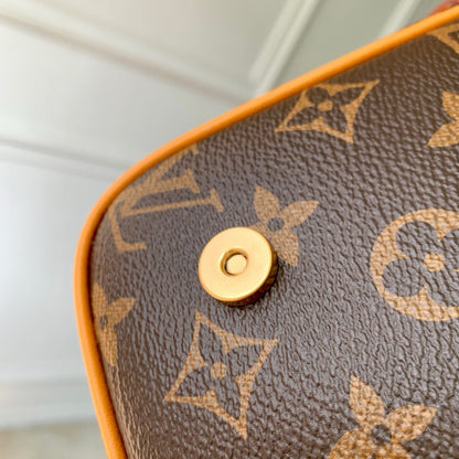 LOU SATCHEL WEARABLE WALLET