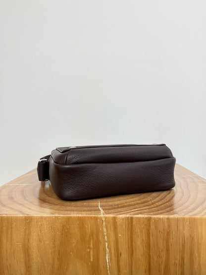 LOEW PEBBLE MESSENGER BAG