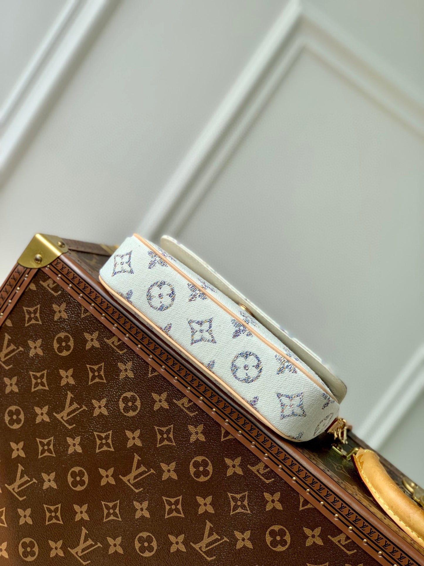 LOU IVY WALLET ON CHAIN BAG