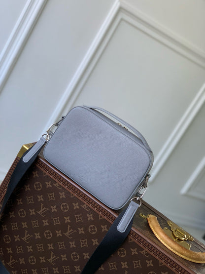LOU AVENUE MESSENGER BAG