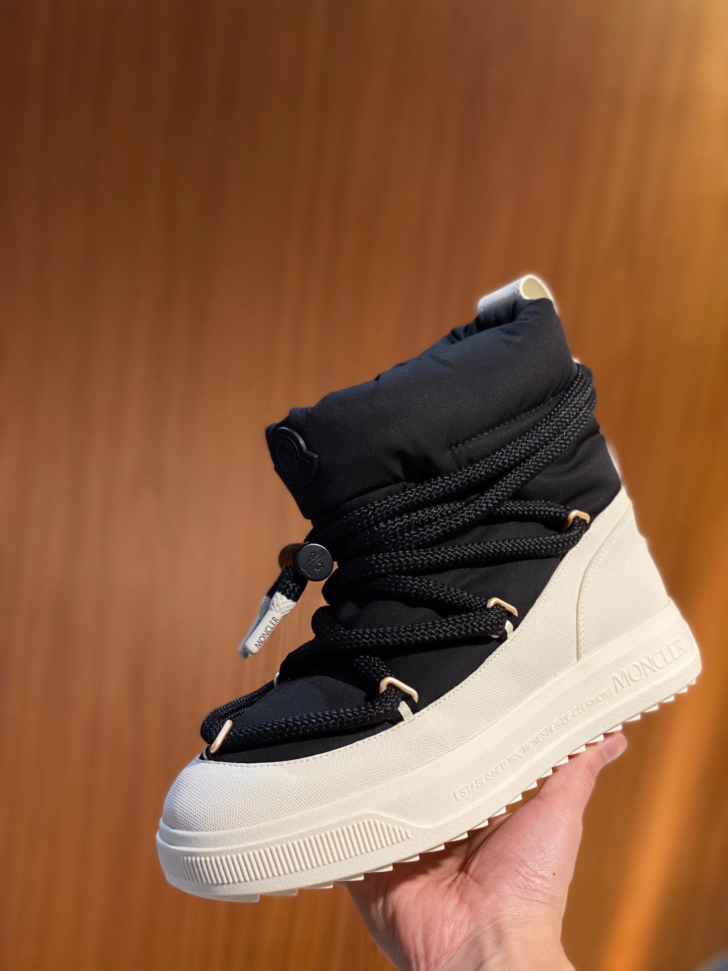 MONC ALTIVE MID SNOW BOOTS
