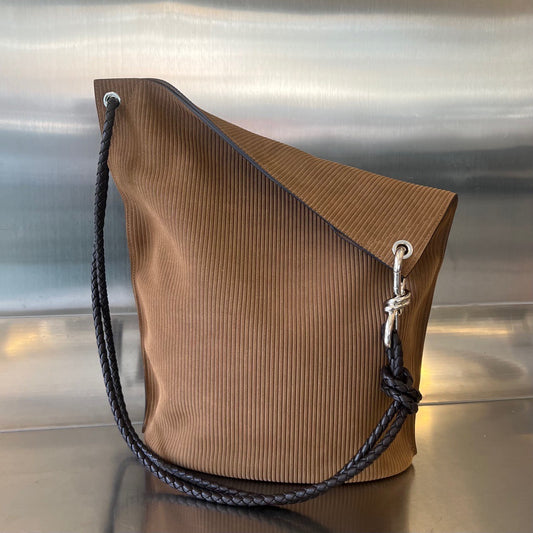 BV KNOT BUCKET BAG