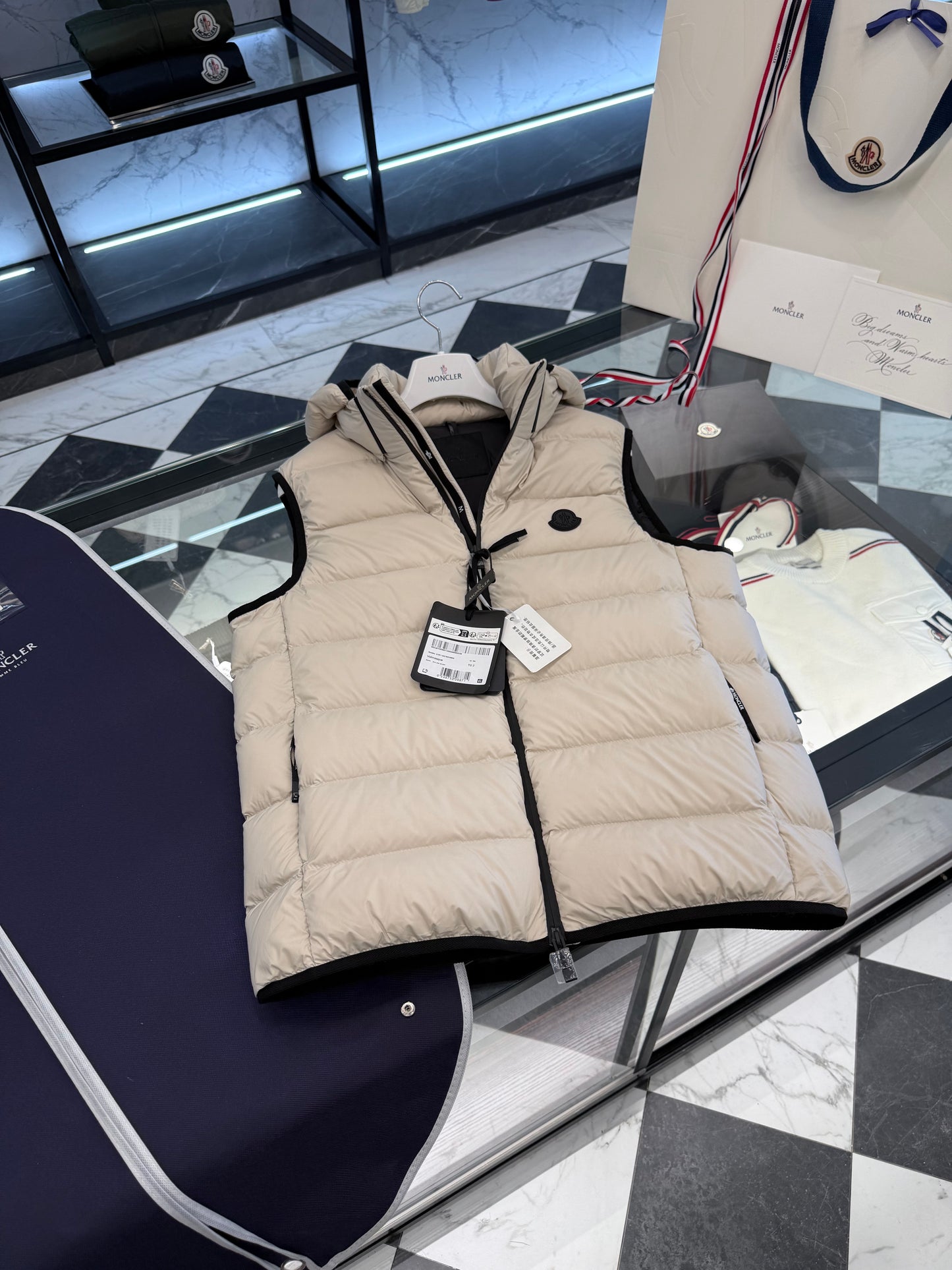 MONC VALMASQUE VEST