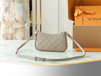 LOU EASY POUCH ON STRAP