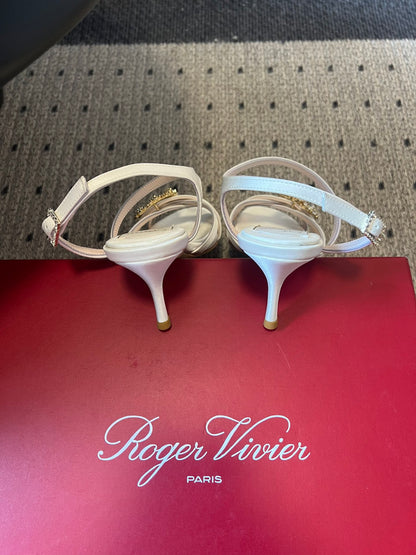 ROGER V HEELS