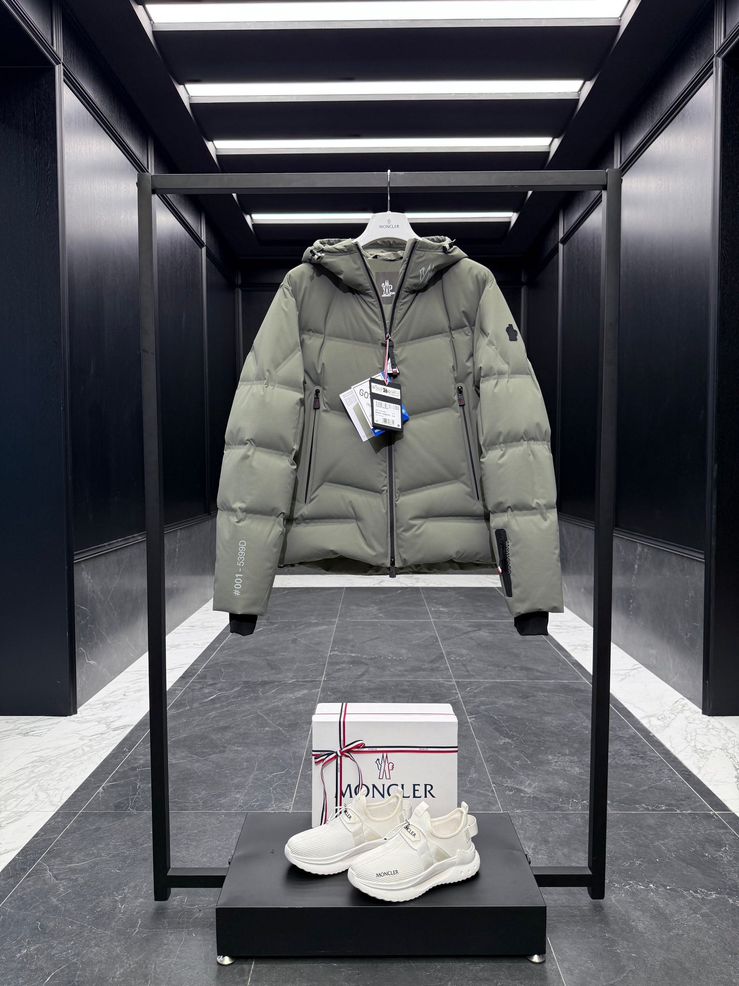 MONC ARCESAZ JACKET