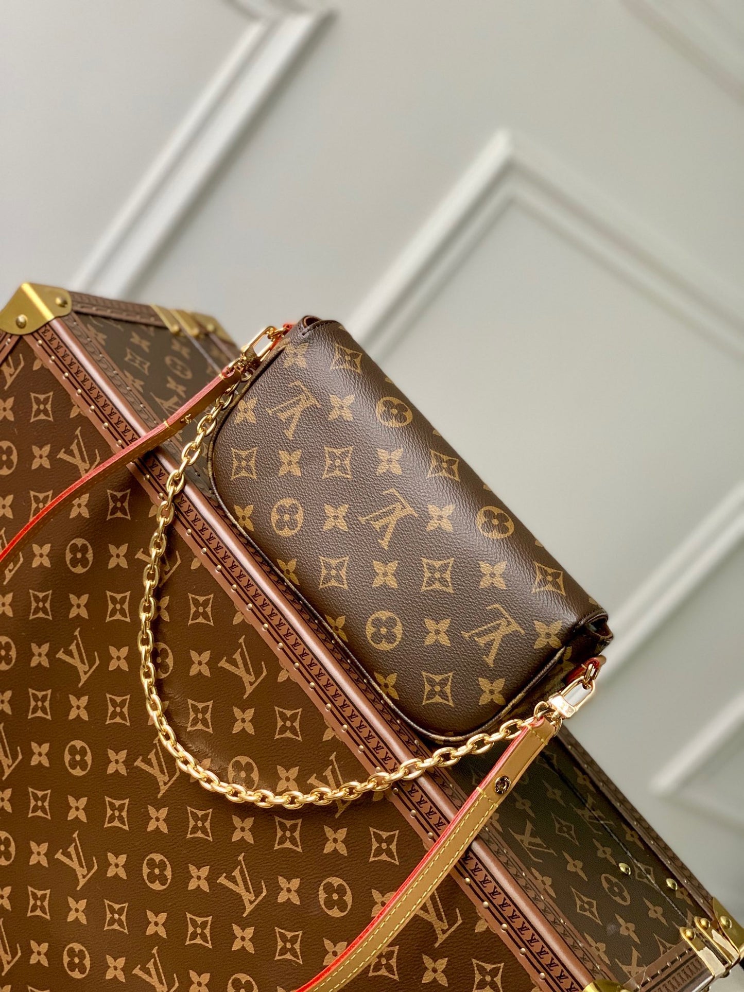 LOU IVY WALLET ON CHAIN BAG