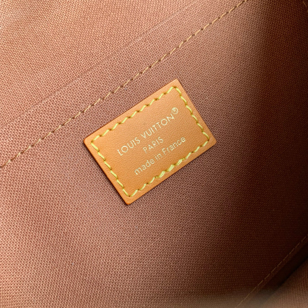LOU SATCHEL WEARABLE WALLET