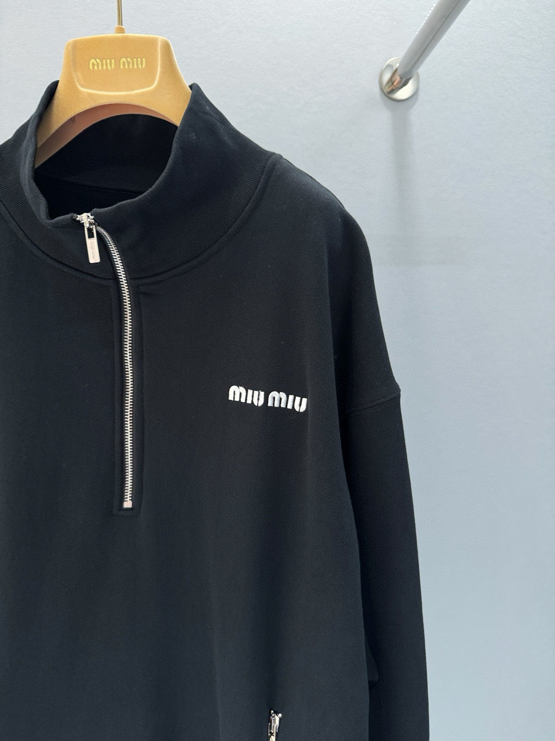 MIU M SWEATSHIRT