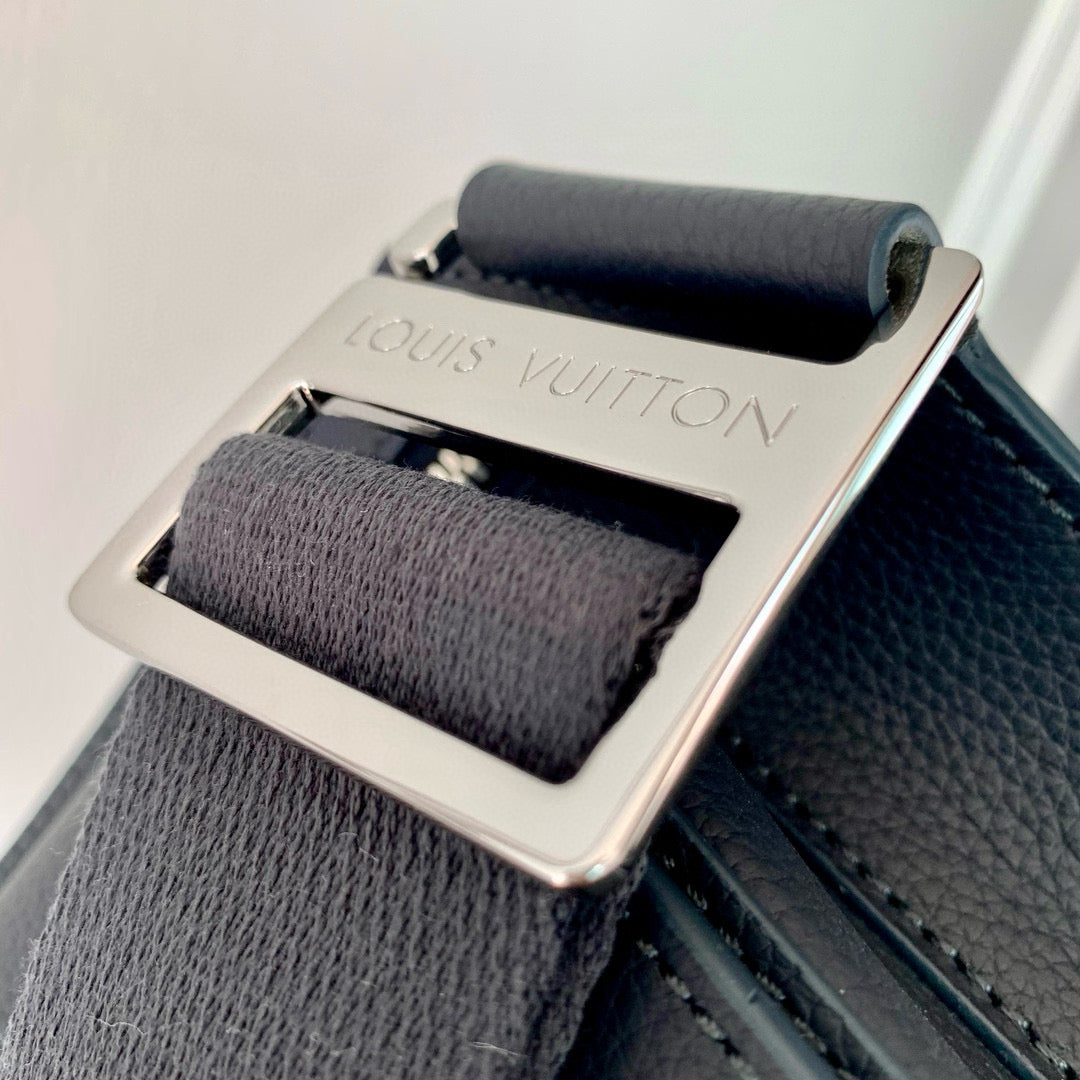 LOU FASTLINE MESSENGER BAG