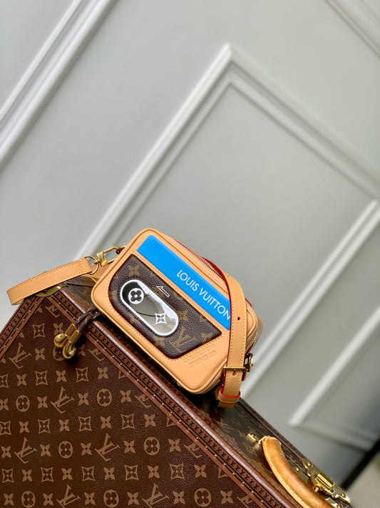 LOU BALADEUR WEARABLE WALLET