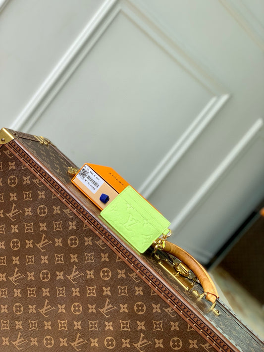 LOU CHARMS CARD HOLDER