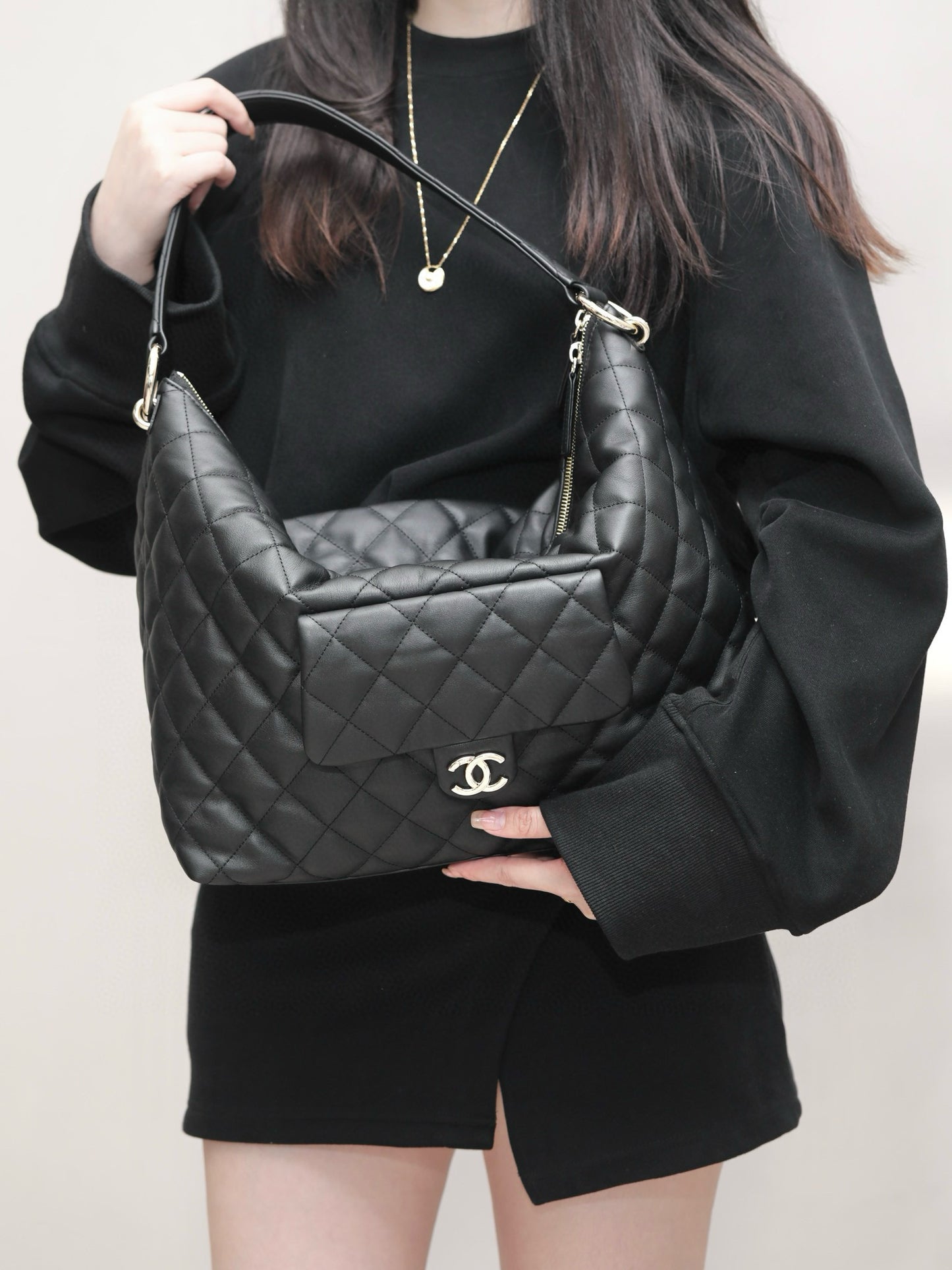 CC 23B MAXI HOBO BAG