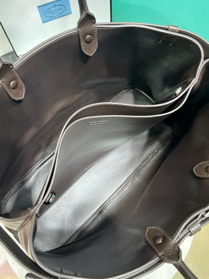 PD BUCKLE NAPPA LEATHER BAG