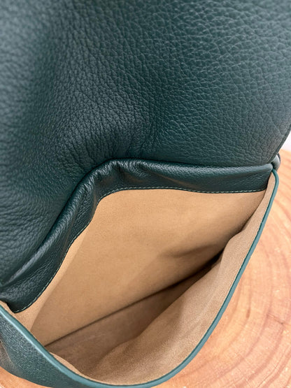 LOEW PEBBLE MESSENGER BAG
