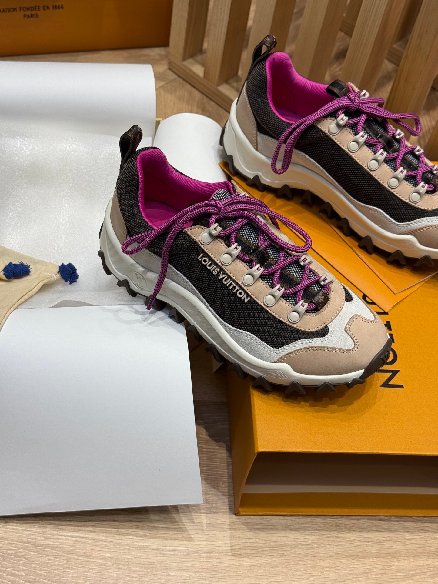 LOU RUSH XPLORER SNEAKERS