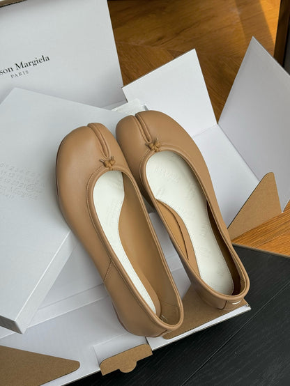 MAISON M TABI BALLET FLATS