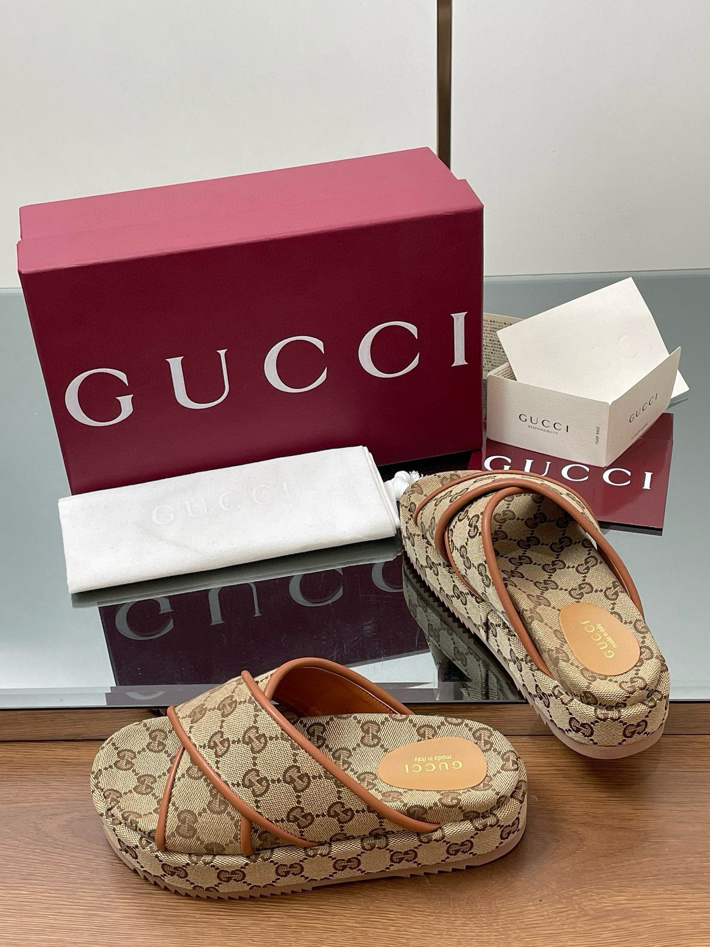 GG SANDALS