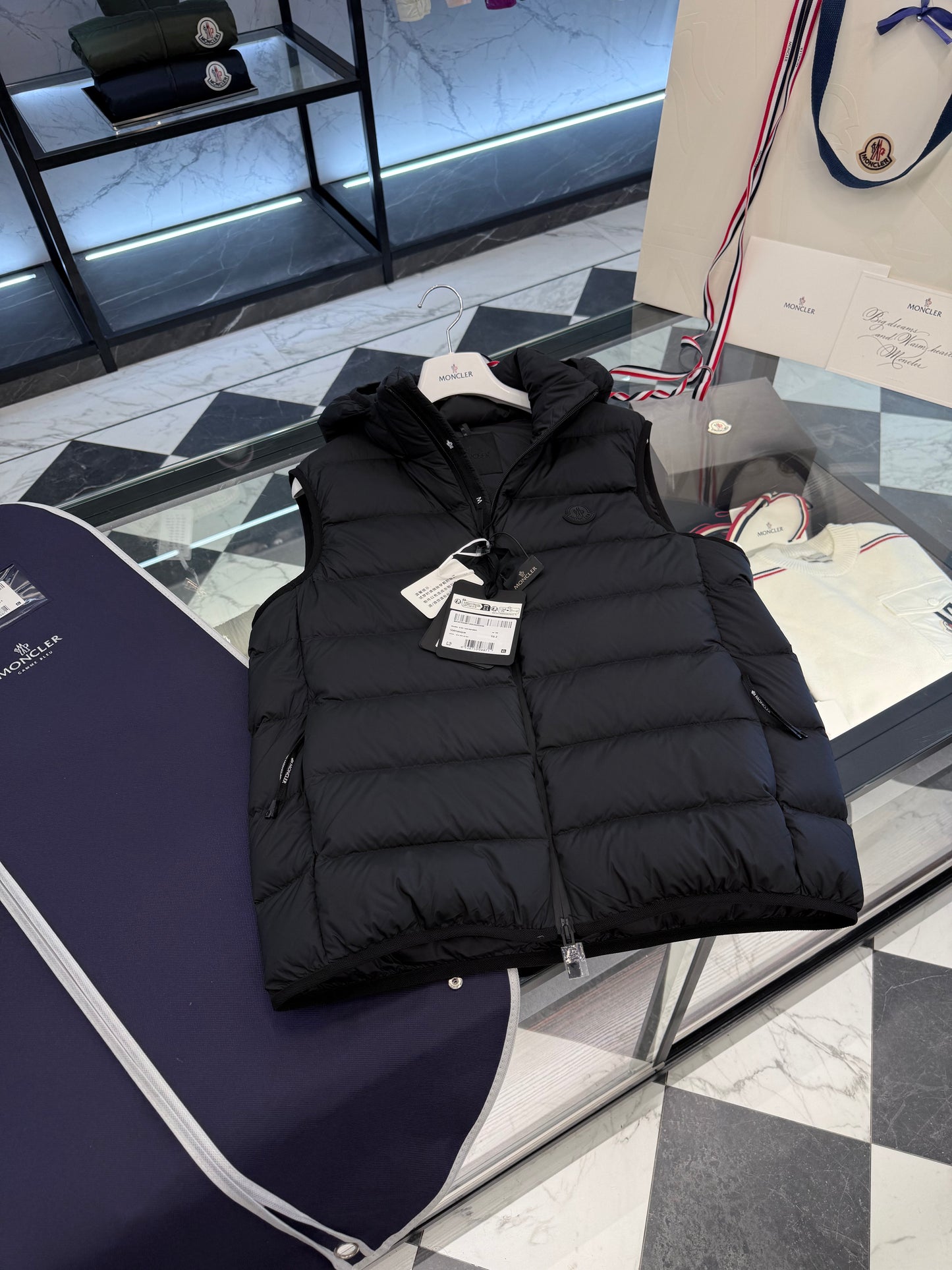 MONC VALMASQUE VEST