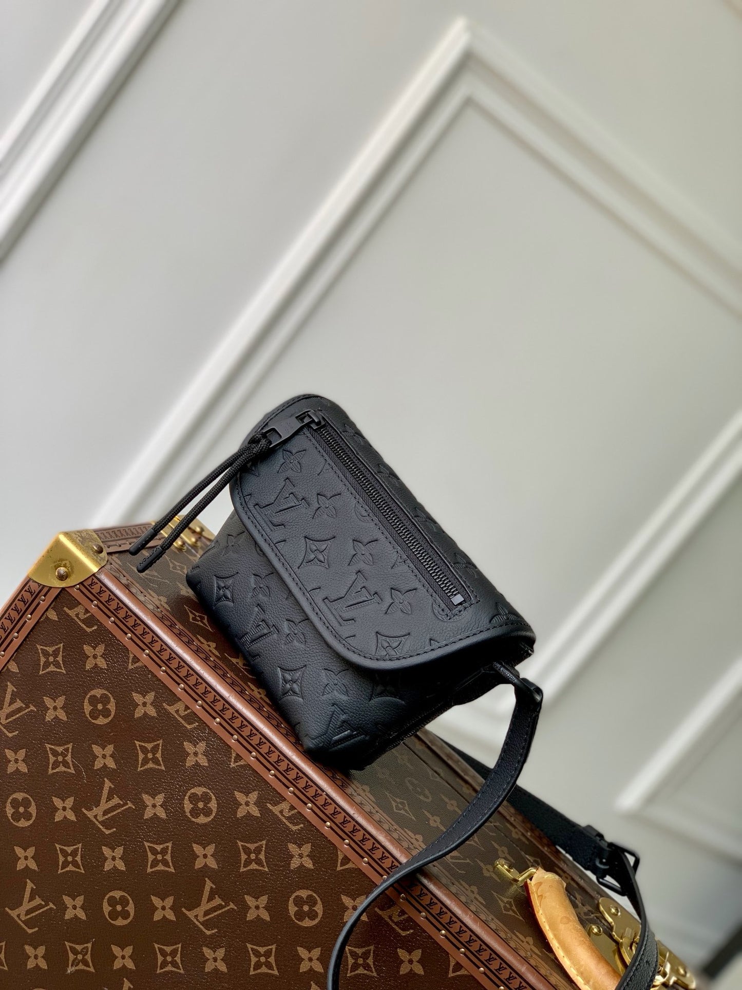 LOU PULSE WEARABLE WALLET