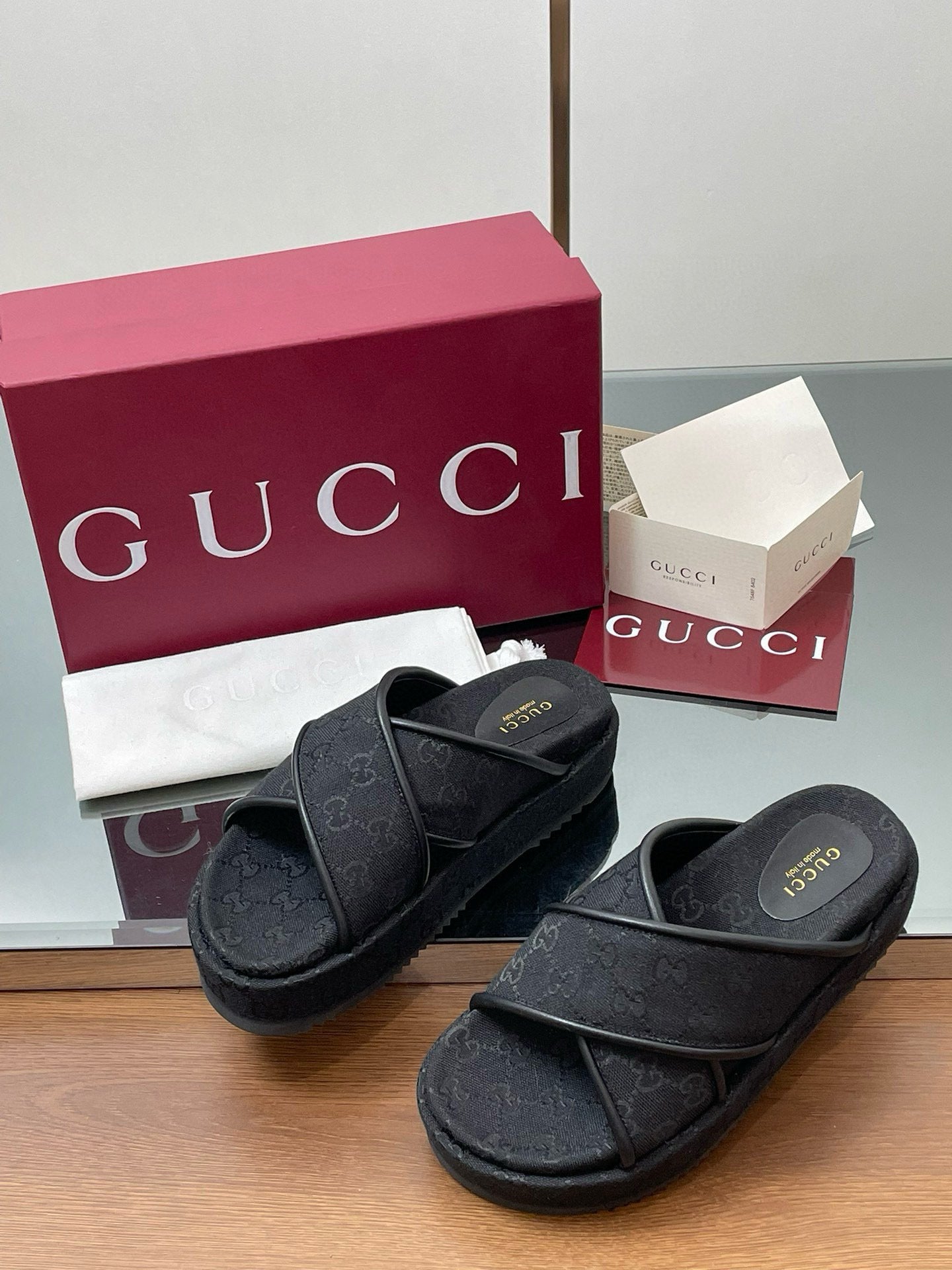 GG SANDALS