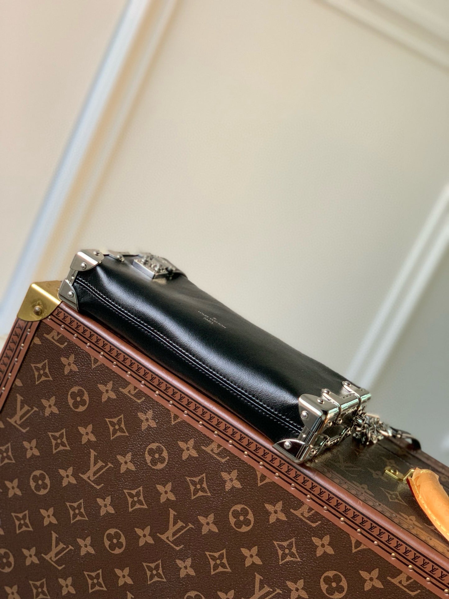 LOU SLIM TRUNK BAG