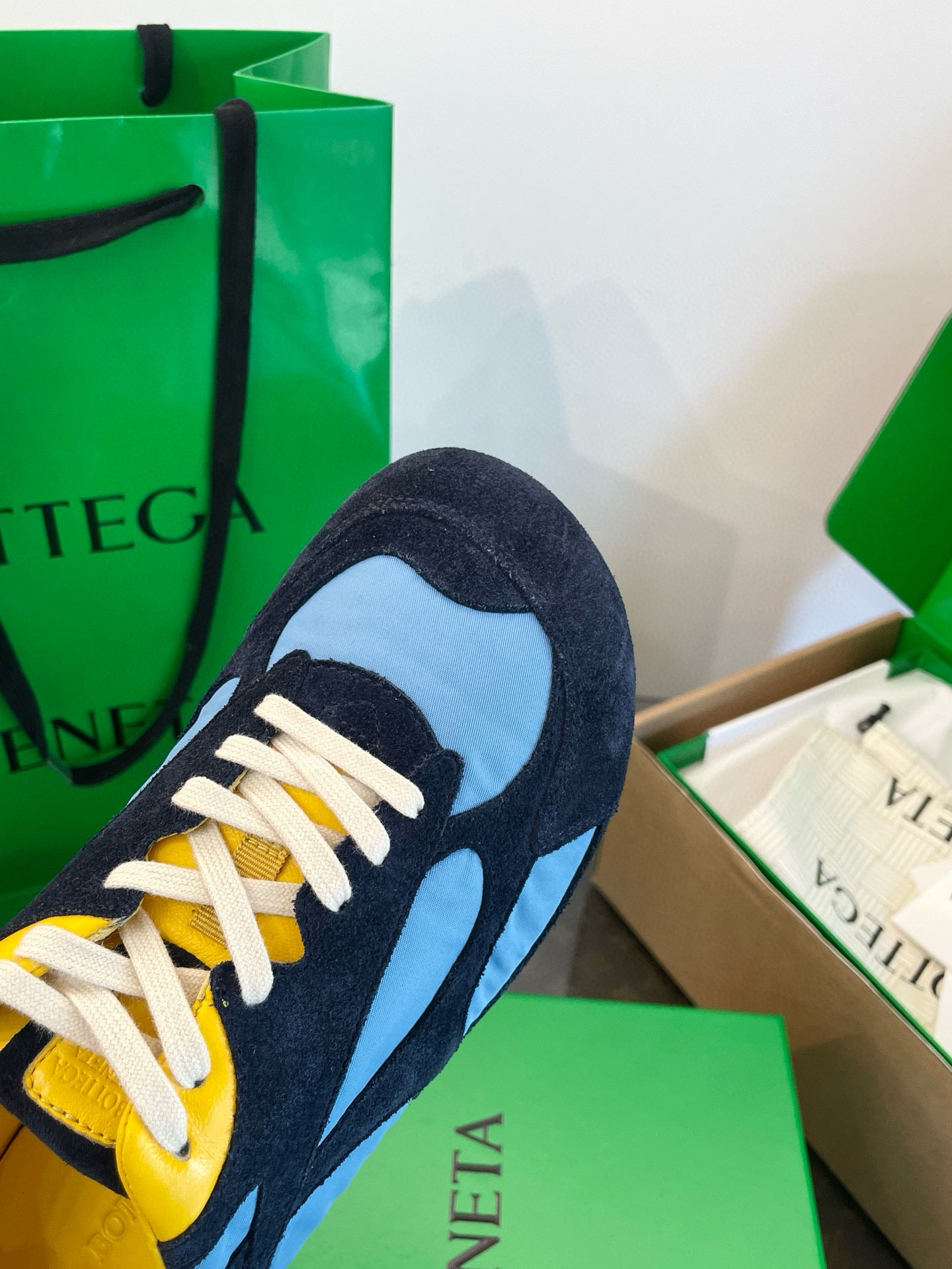 BOTT V ORBIT SNEAKER