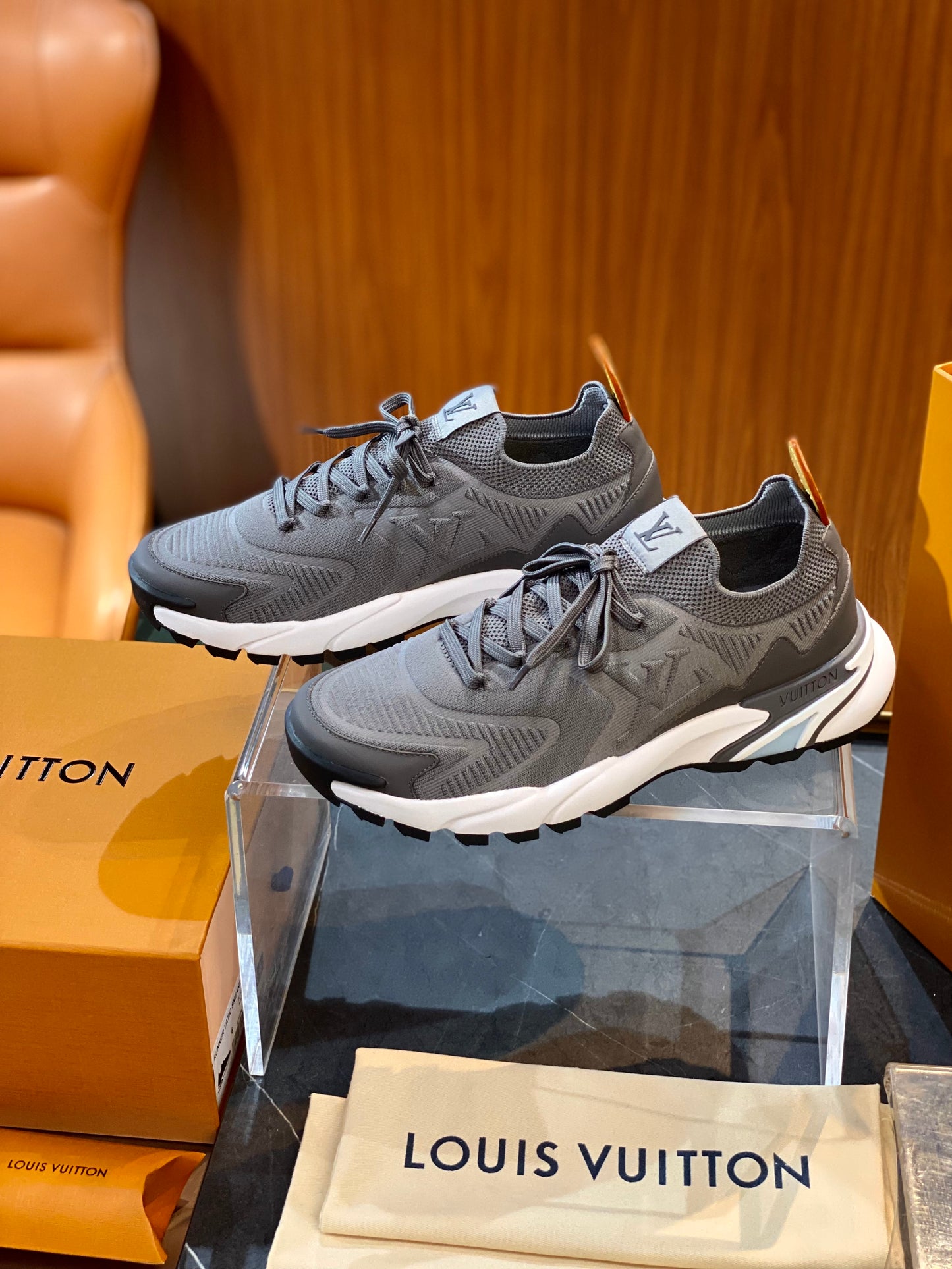 LOU RUNNER TATIC TRAINERS