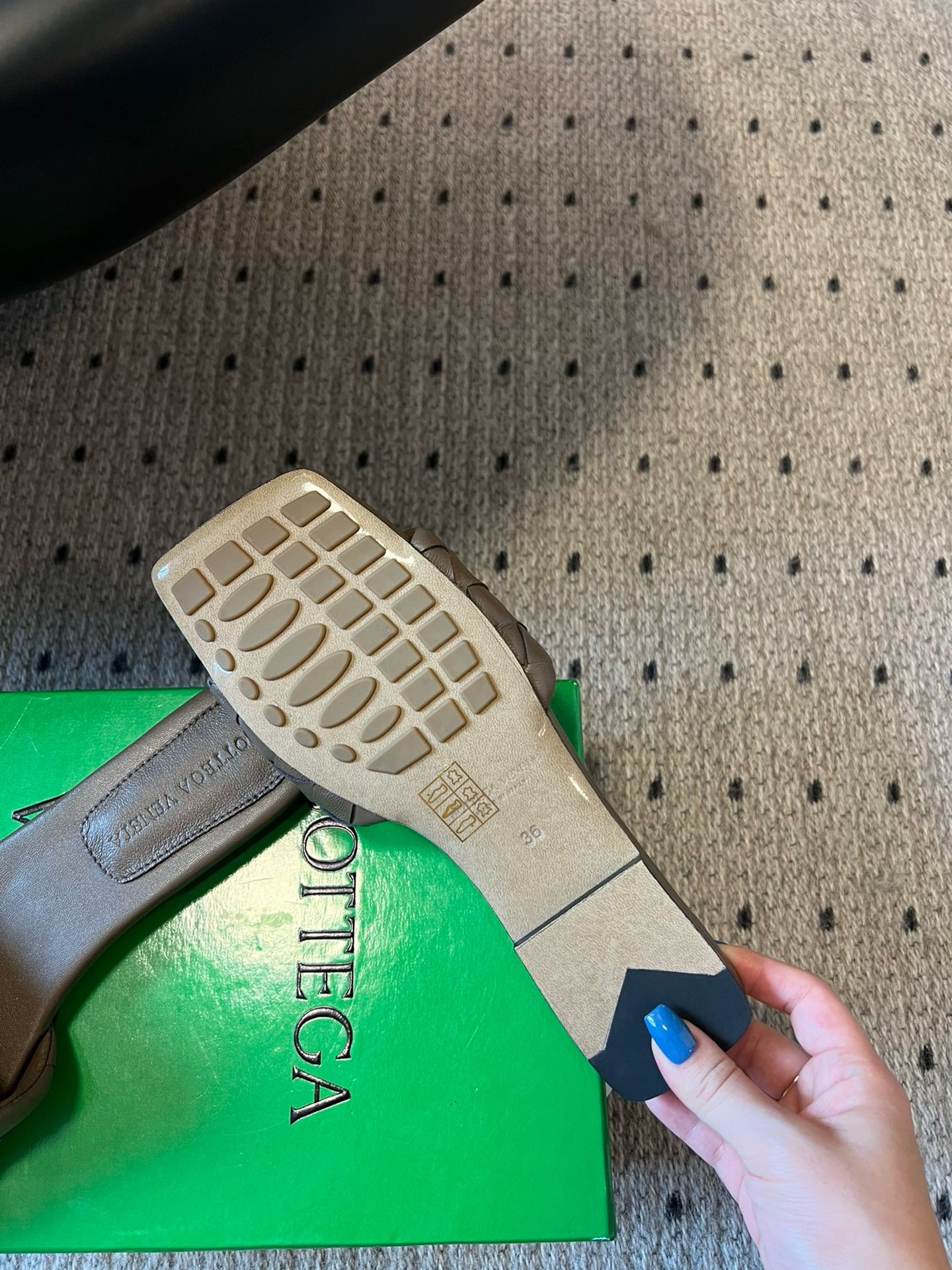 BOTT V SANDALS