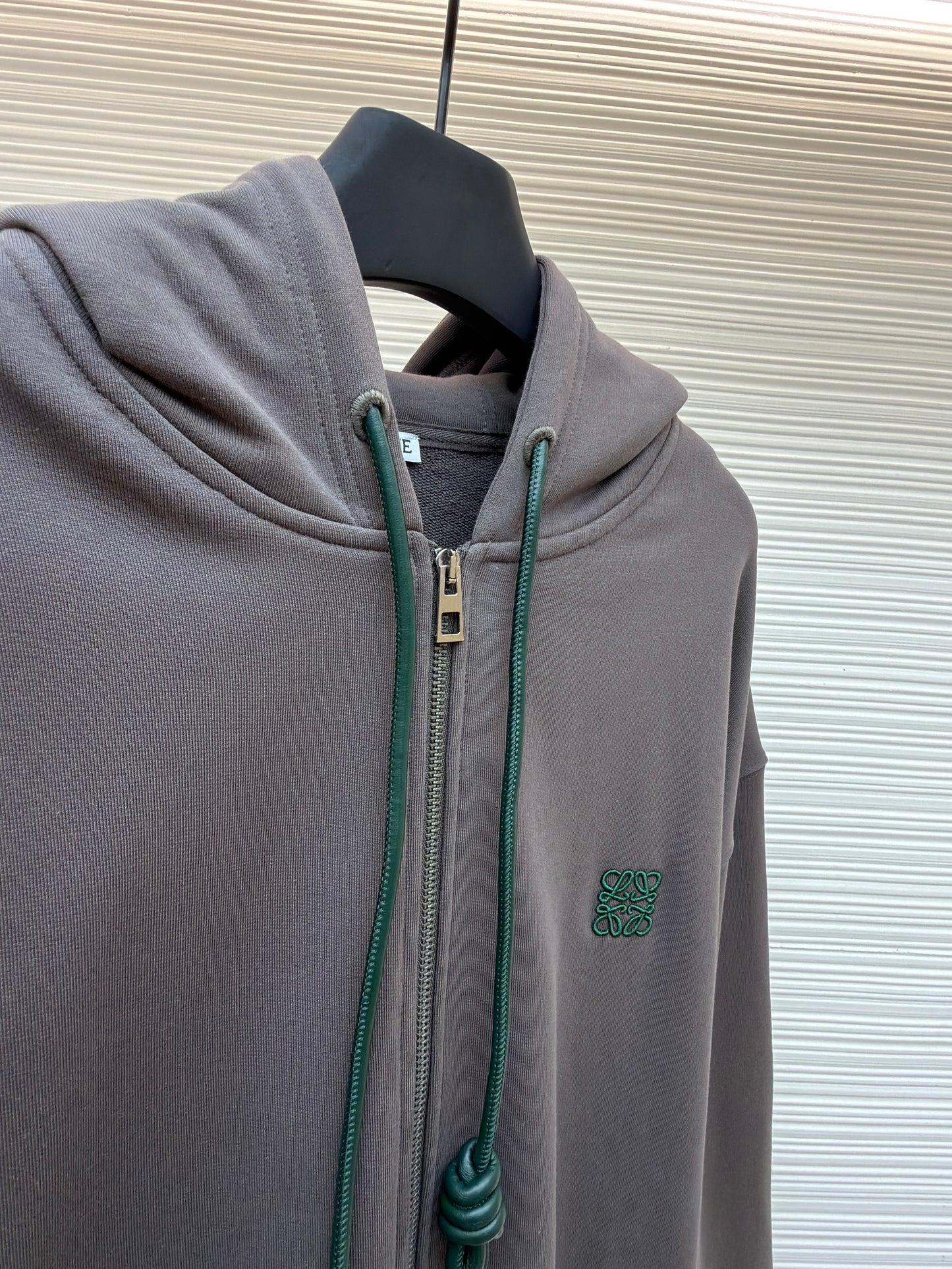 LOEW ZIP HOODIE