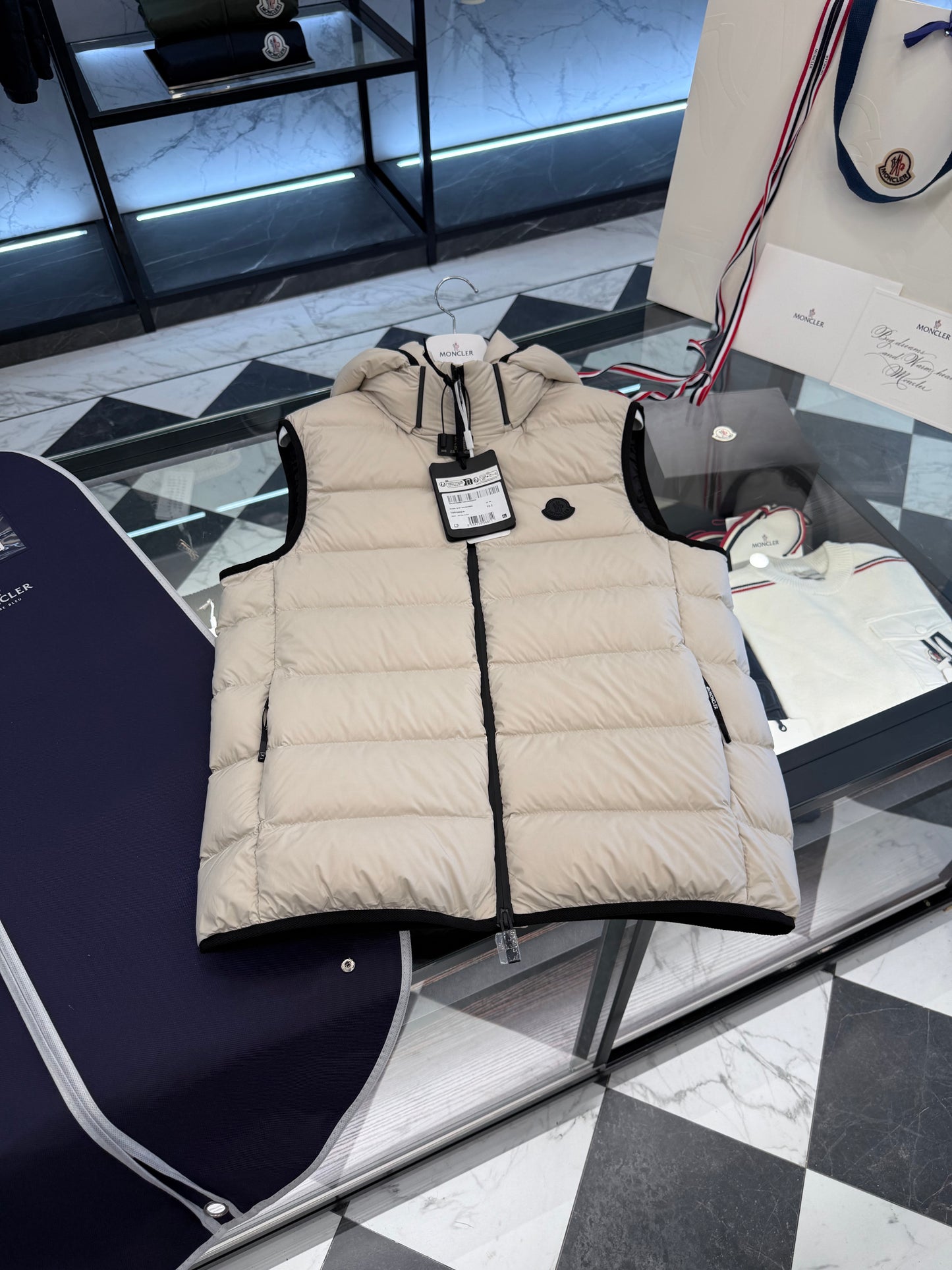 MONC VALMASQUE VEST