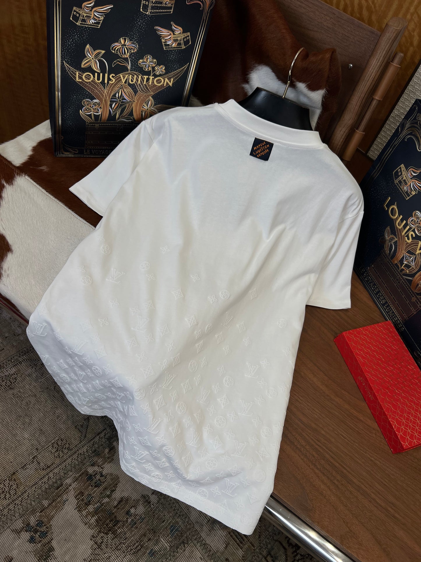 LOU T-SHIRT