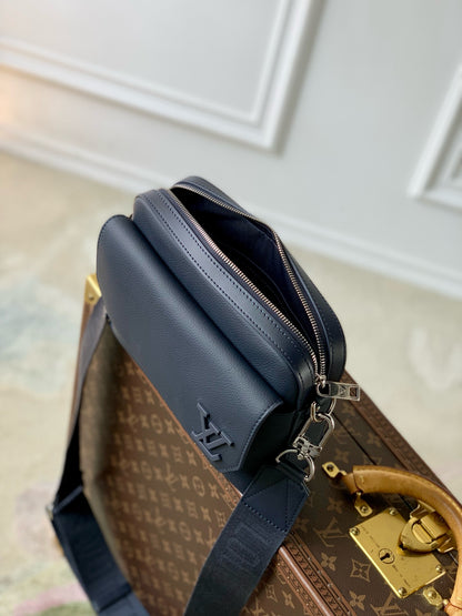 LOU FASTLINE MESSENGER BAG