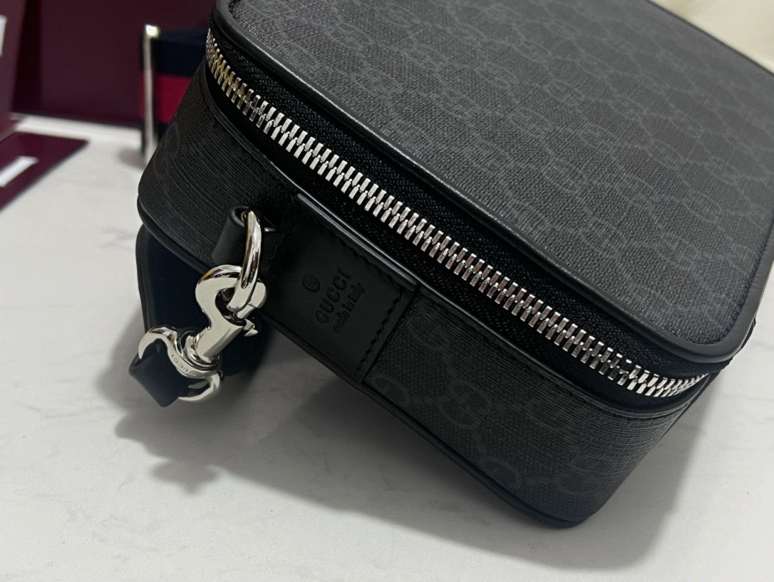 GG SMALL CROSSBODY BAG