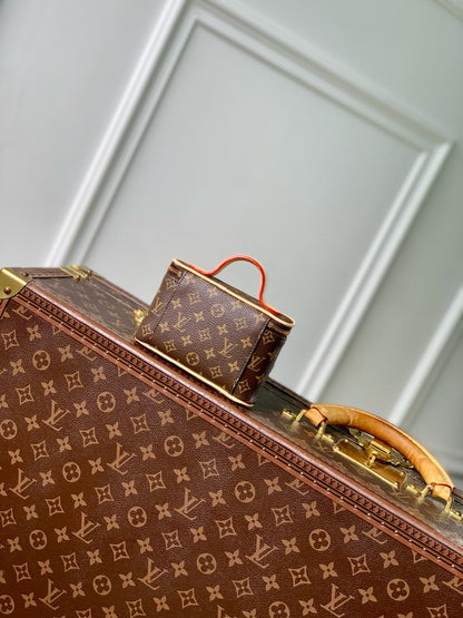 LOU NICE BEAUTY VANITY CASE
