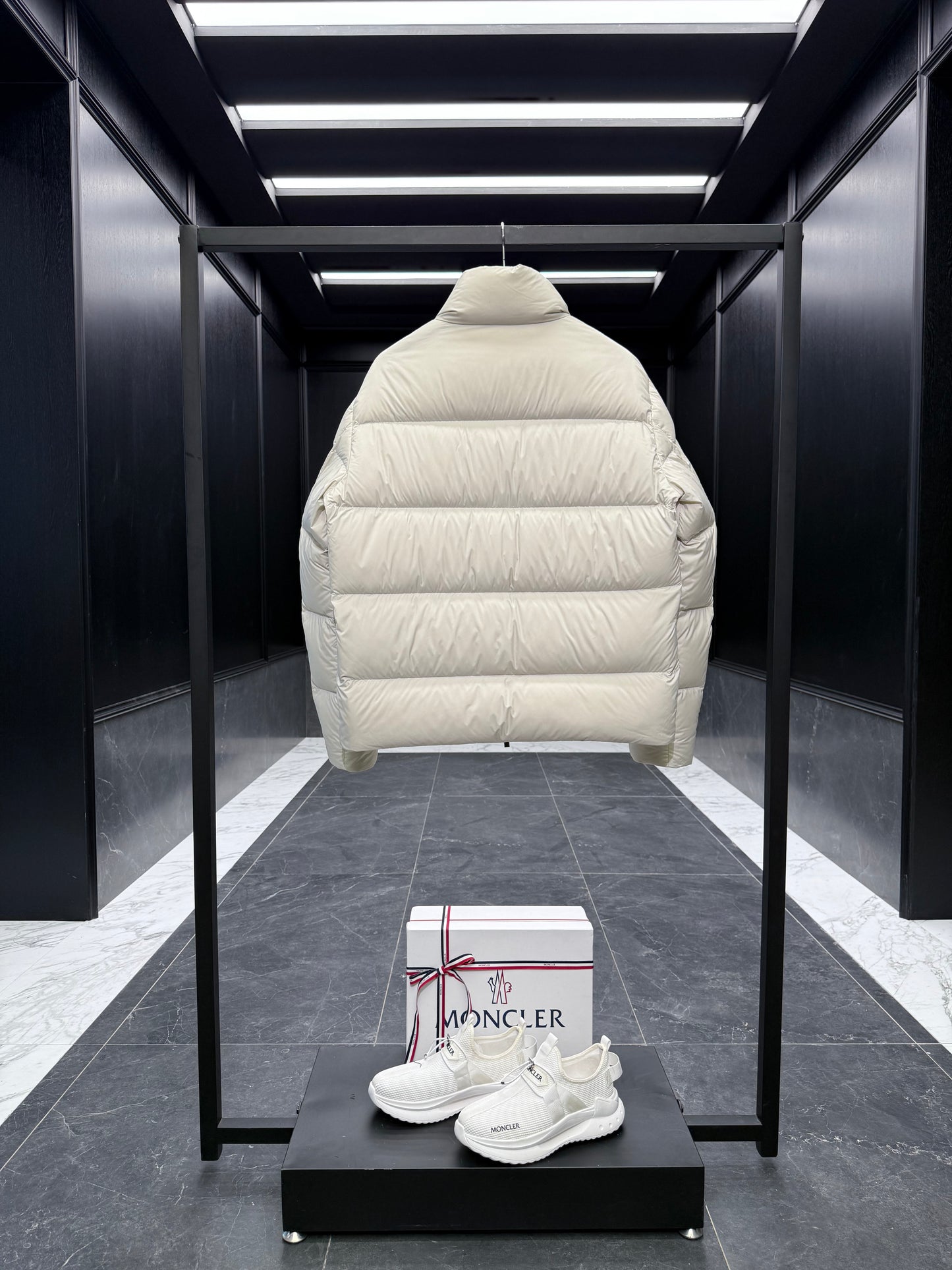 MONC TARN JACKET