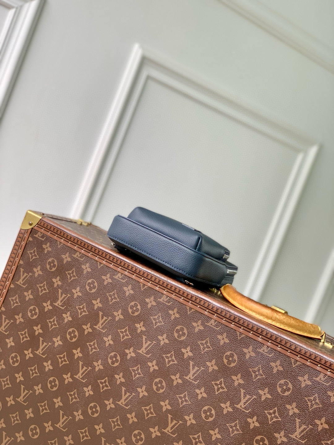 LOU AVENUE PM SLINGBAG
