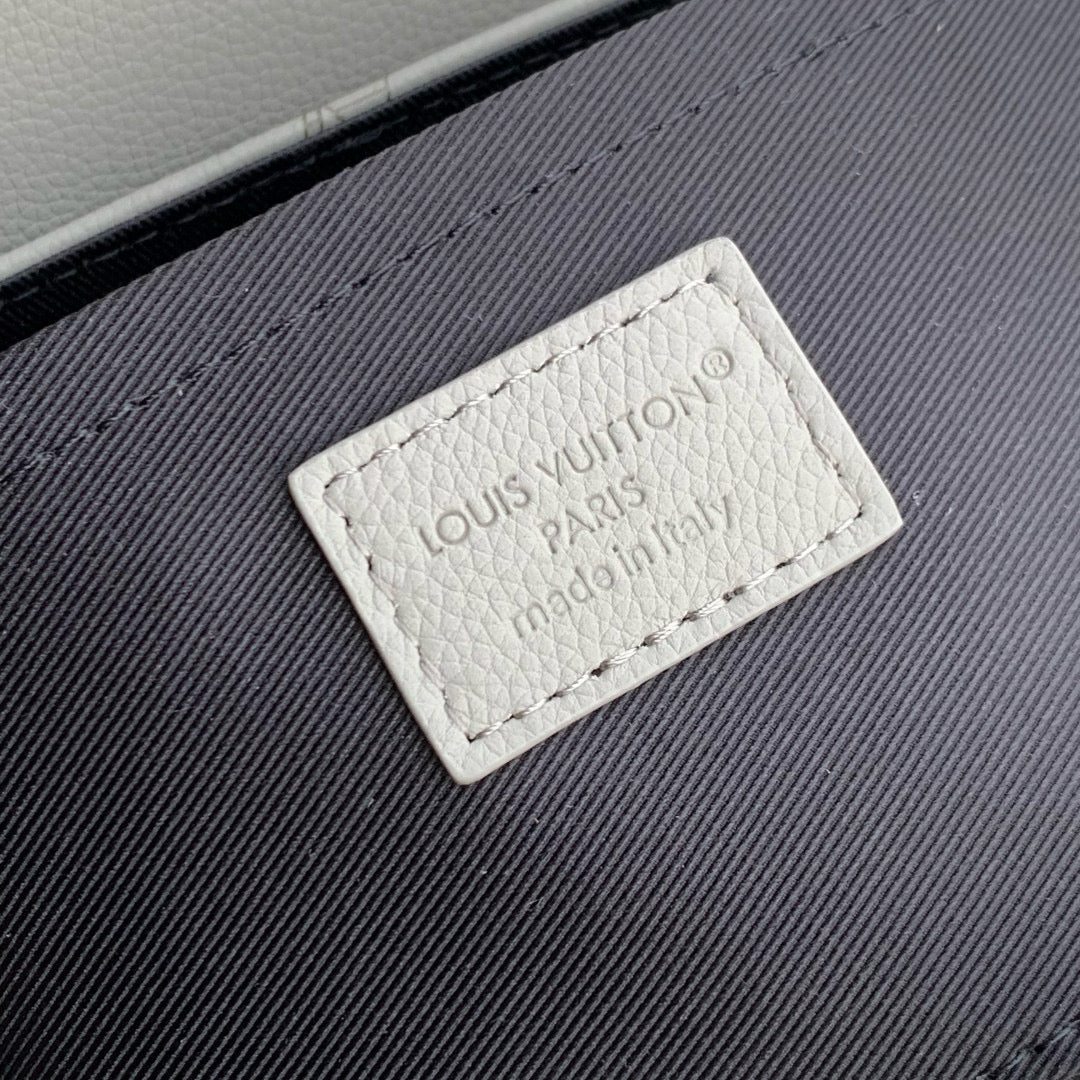 LOU PULSE MESSENGER BAG