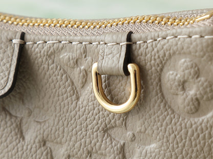 LOU EASY POUCH ON STRAP
