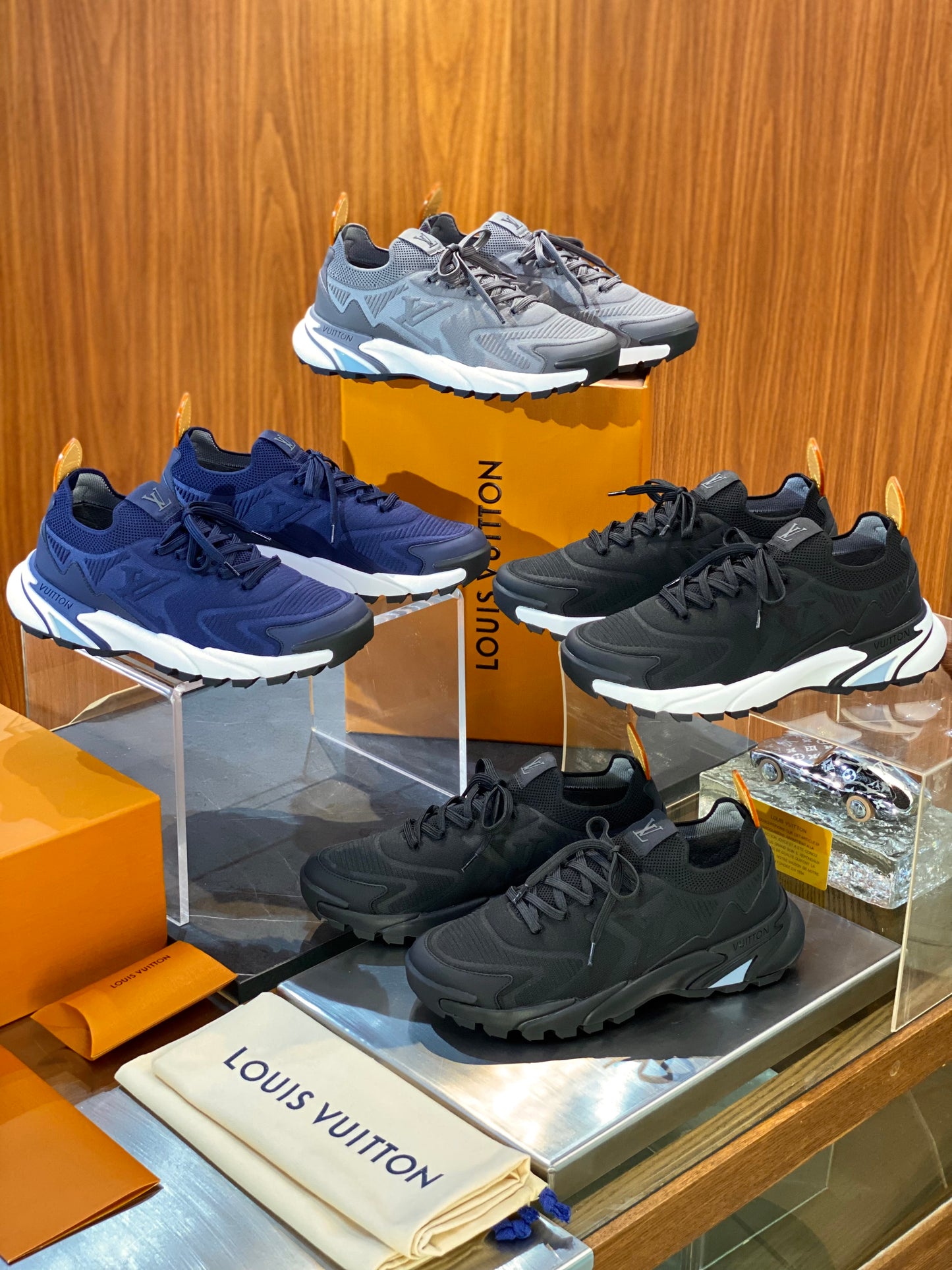 LOU RUNNER TATIC TRAINERS