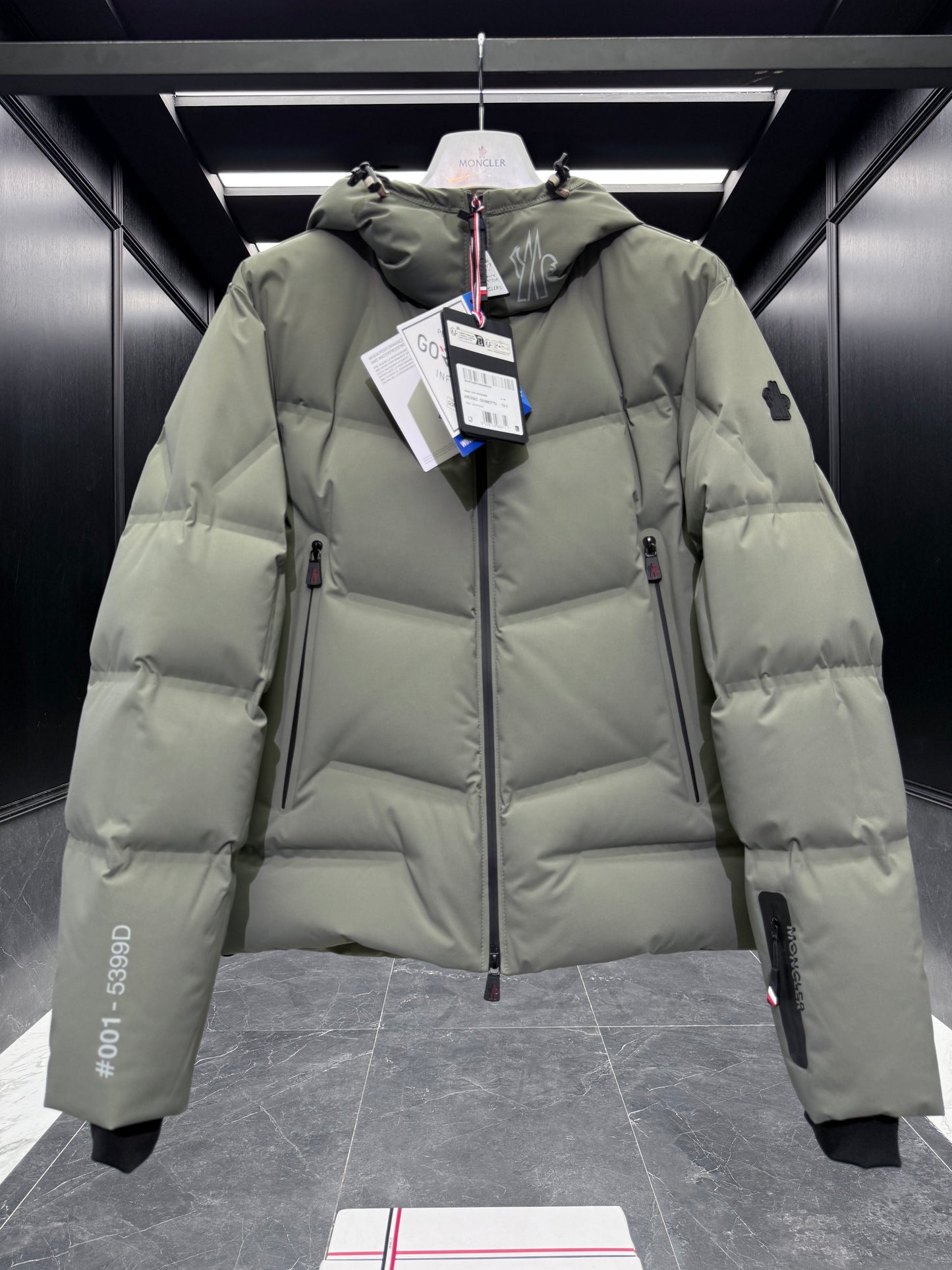 MONC ARCESAZ JACKET