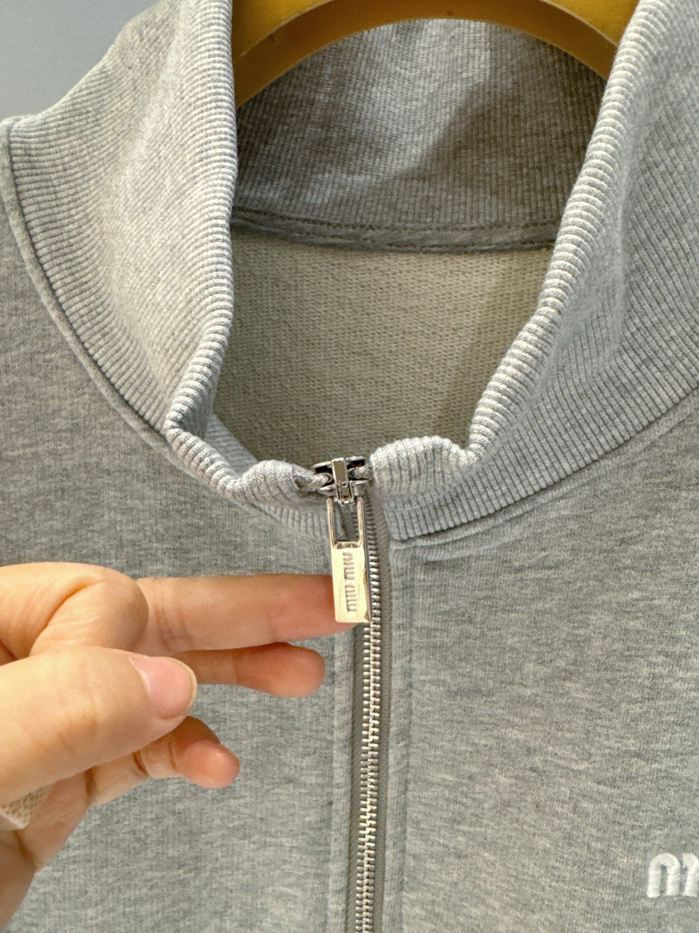 MIU M SWEATSHIRT