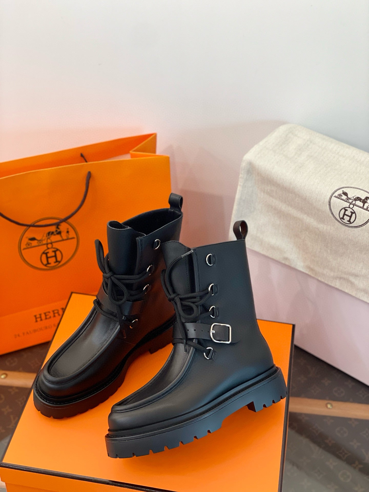 HERM LAND BOOTS