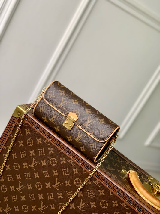 LOU POCHETTE CAMILLE BAG