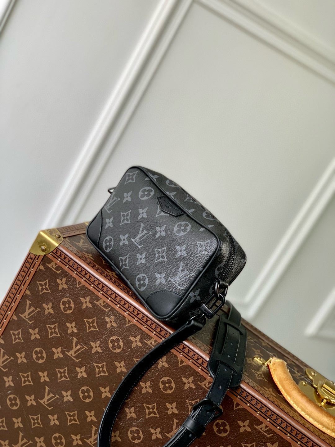 【LOUIS VUITTON】コンパクト クール◎Trocadero Wearableバッグ Trocadéro Wearable Wallet Monogram Eclipse Canvas - Wallets