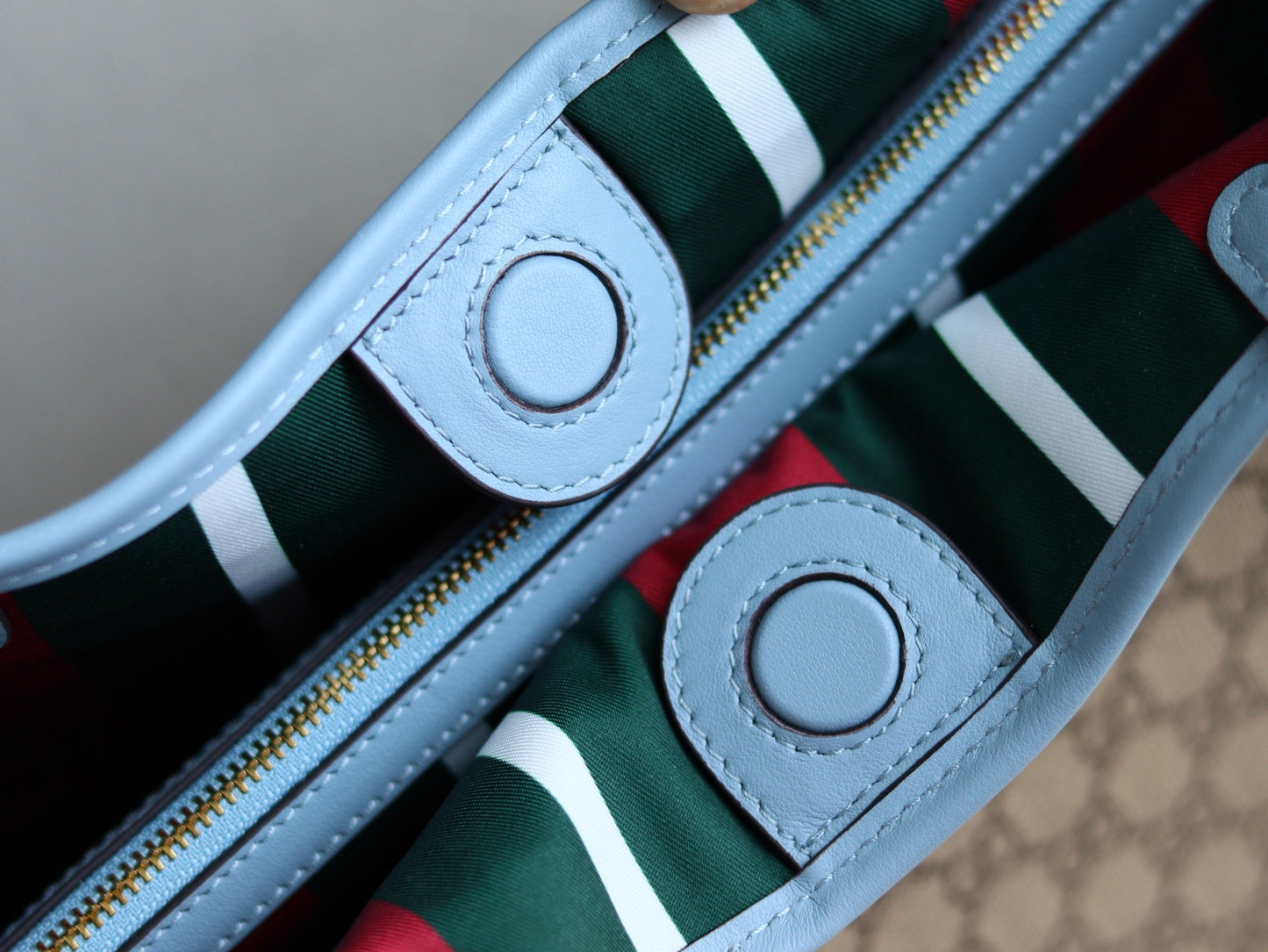 GG EMBLEM MAXI TOTE BAG