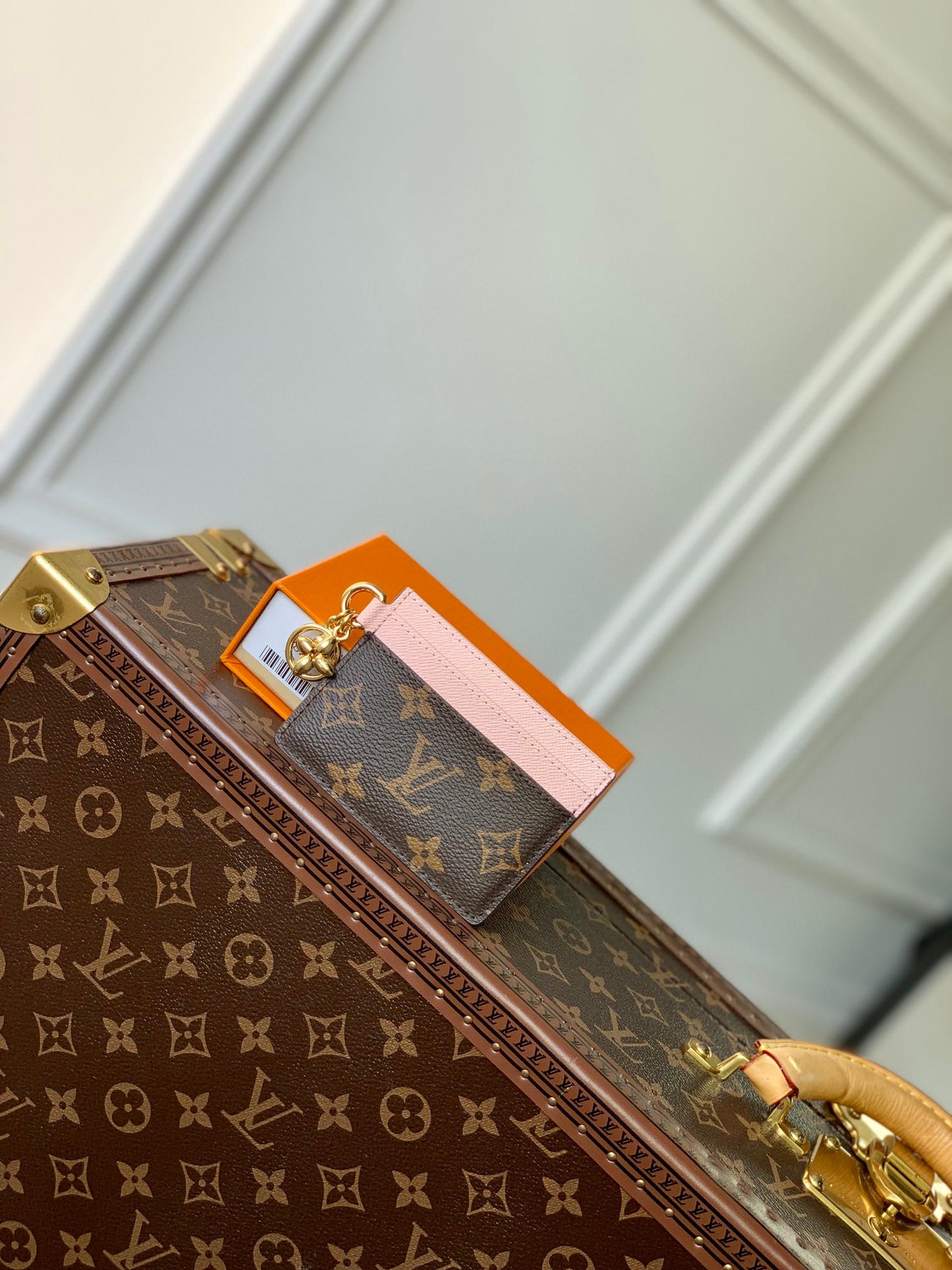 LOU CHARMS CARD HOLDER