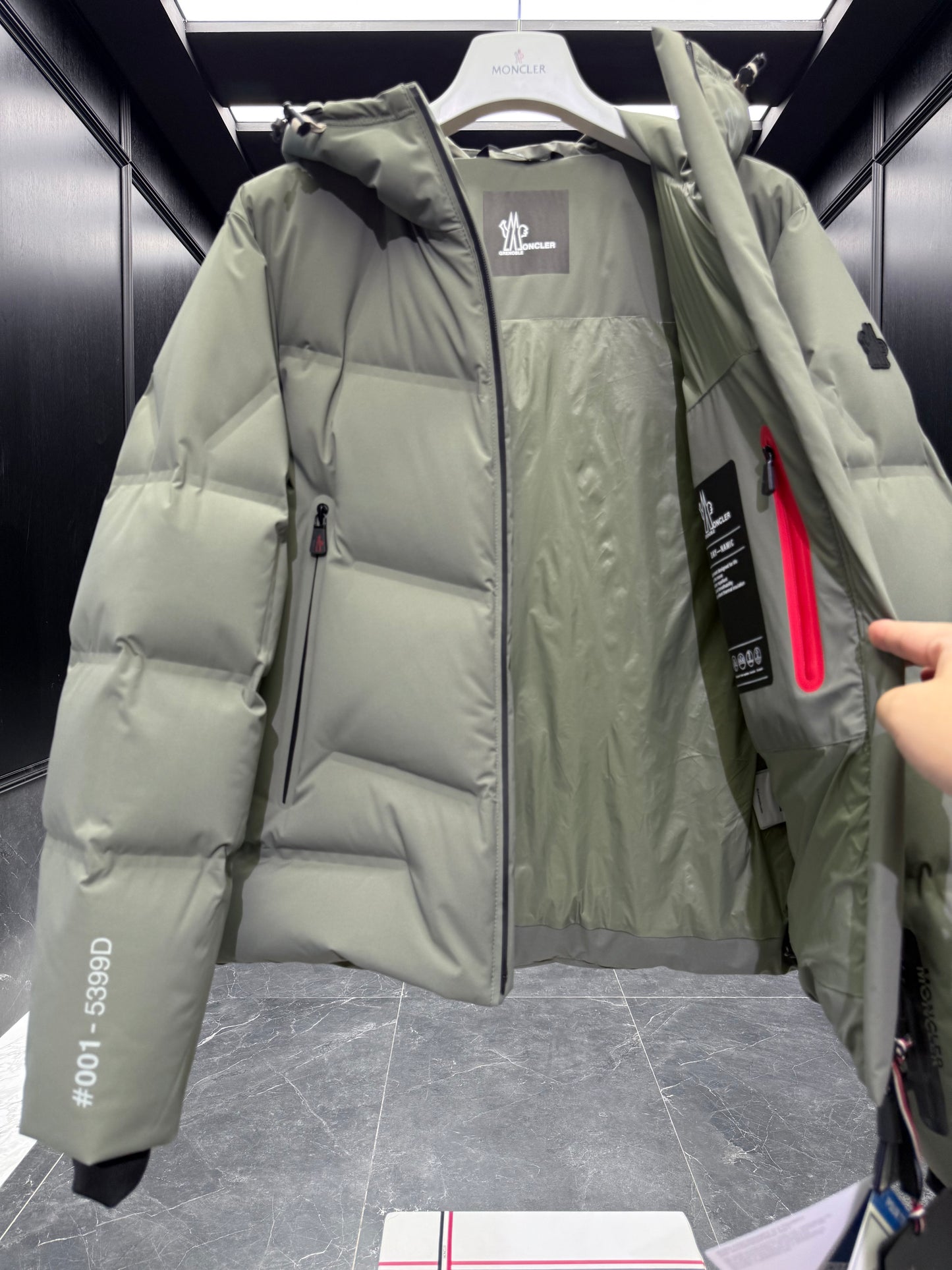 MONC ARCESAZ JACKET