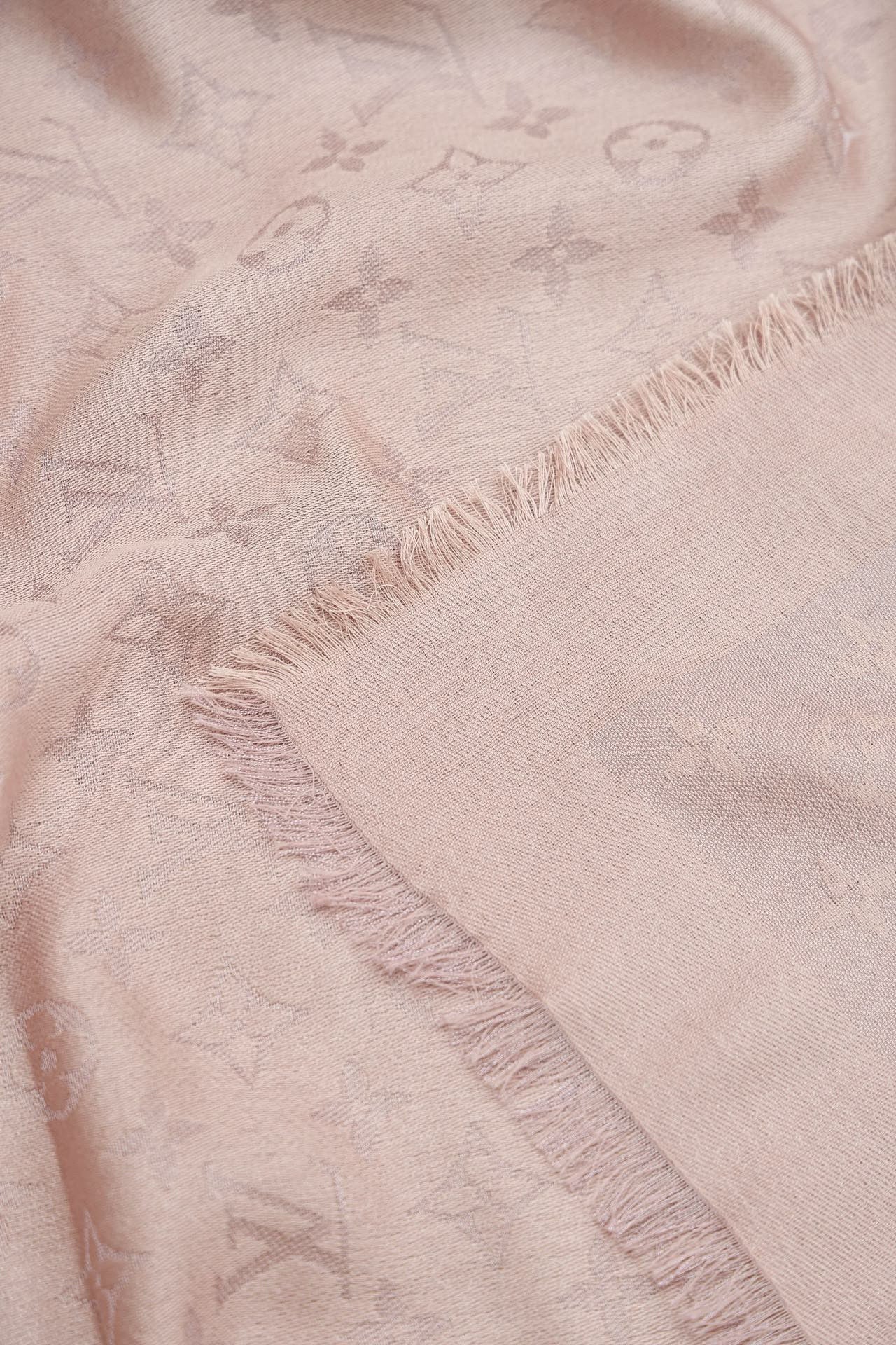 LOU SHAWL