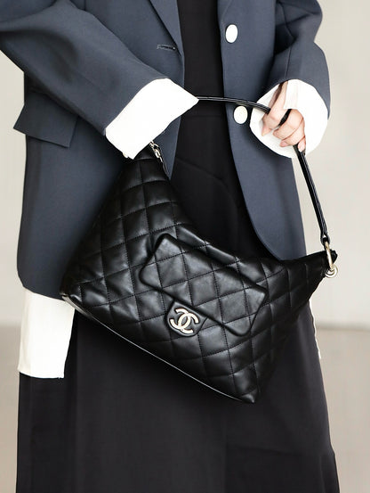 CC 23B HOBO BAG